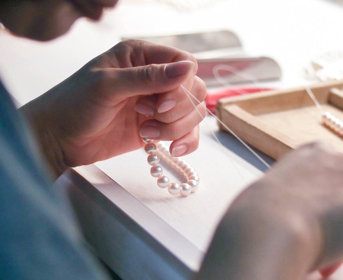 自社で職人が手作業で加工