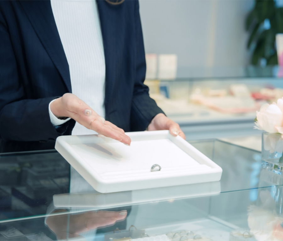 お客様だけの特別なジュエリーをおとどけする