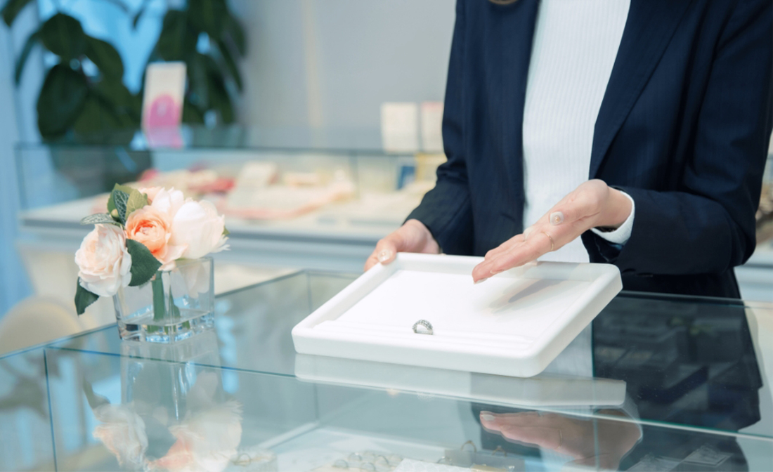 お客様だけの特別なジュエリーをおとどけする